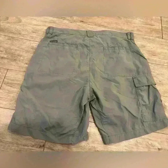 Columbia Omni-Shade grey shorts size 32 X 9 - Picture 2 of 7